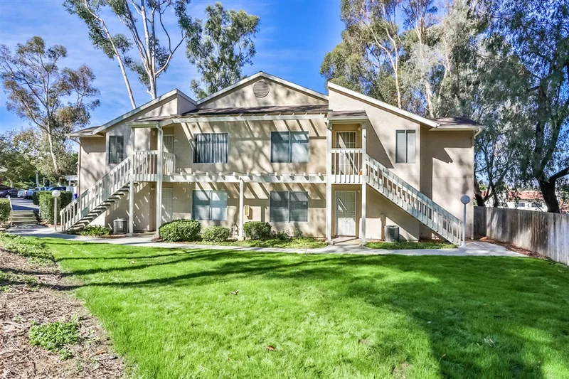 231 Diamond Wy. #106, Vista, CA 92083