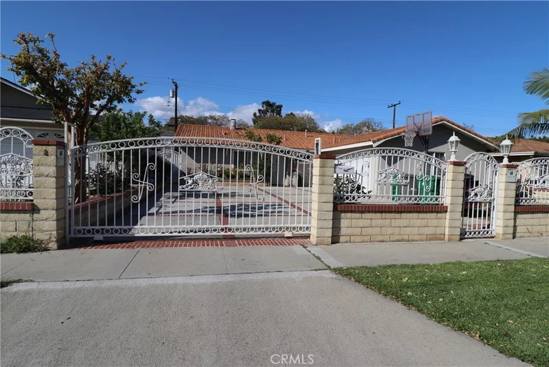 3005 Elder, Santa Ana, CA 92704
