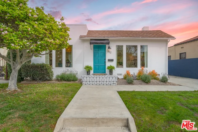 552 Bronson, Los Angeles, CA 90004