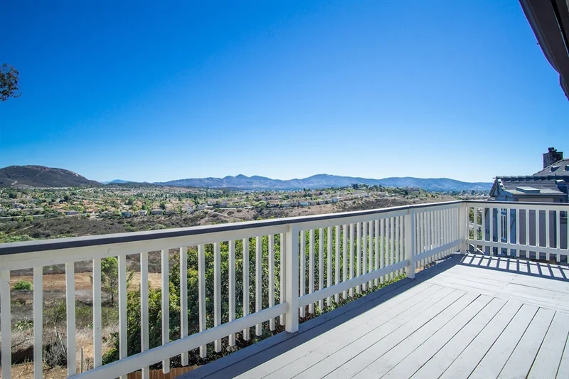 2268 Esplendido Ave, Vista, CA 92084