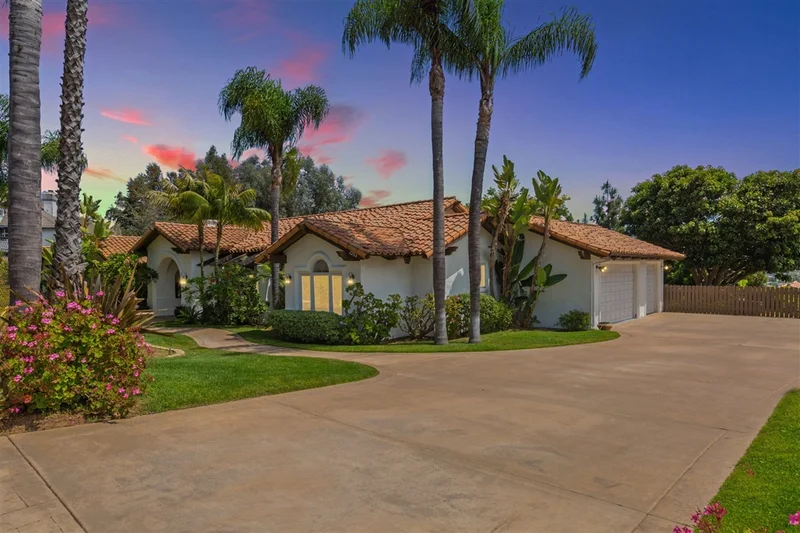 2253 Highview Trl, Vista, CA 92084