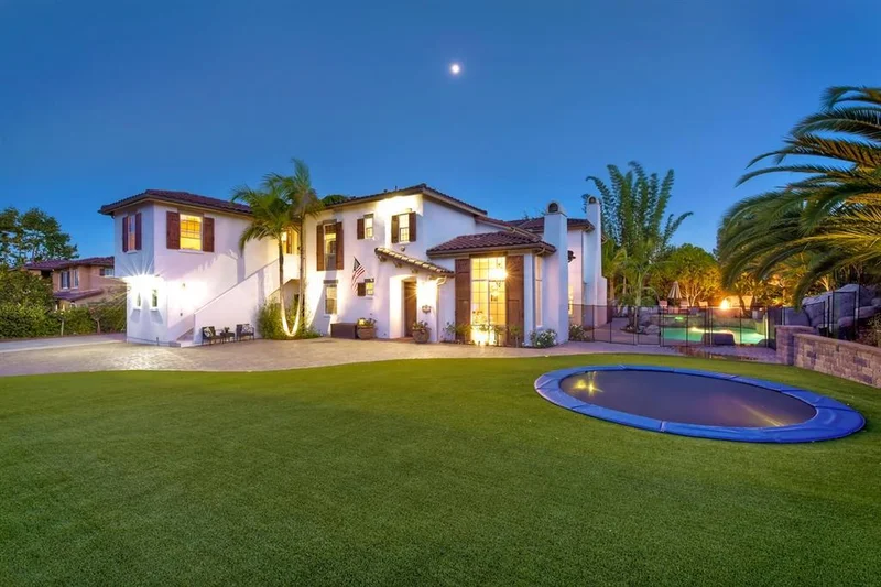 417 Hickoryhill Drive, Encinitas, CA 92024