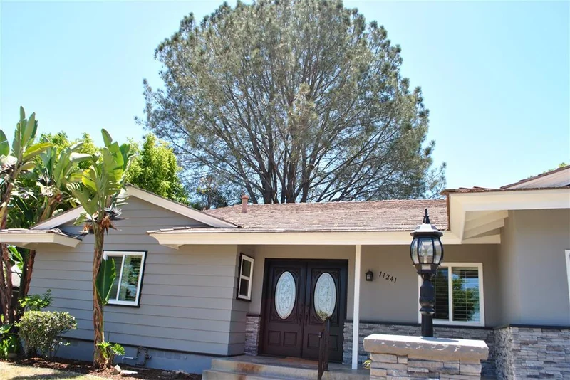 11241 Rolling Hills Dr, El Cajon, CA 92020