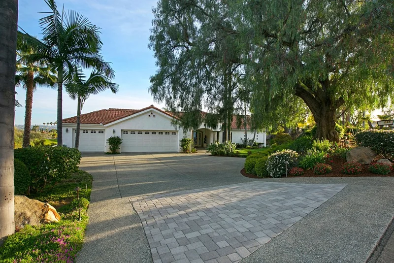 295 Royal Crest Court, Escondido, CA 92025
