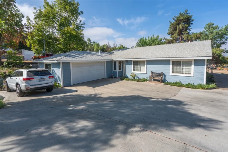1025 8th Street, Ramona, CA 92065