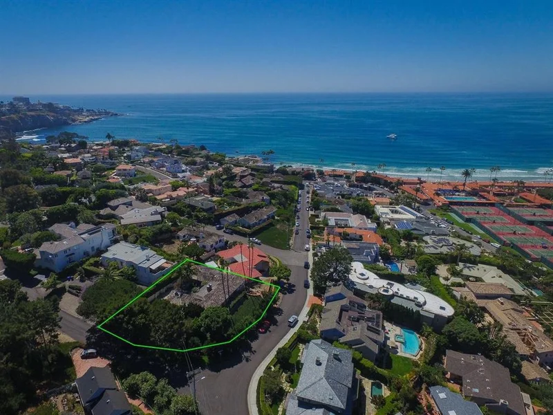 7937 Roseland Drive, La Jolla, CA 92037