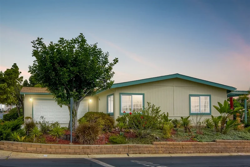 627 Via Del Mar, Vista, CA 92081
