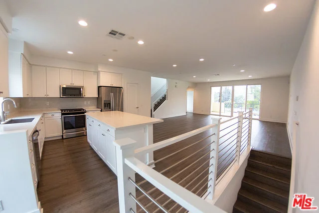 118 Avenue 50 #302, Los Angeles, CA 90042