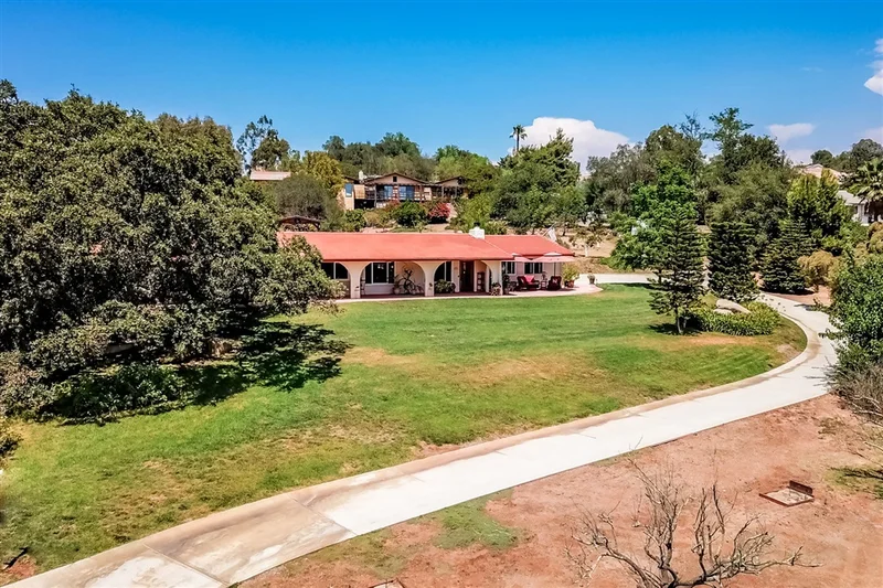 10448 Meadow Glen Way, Escondido, CA 92026