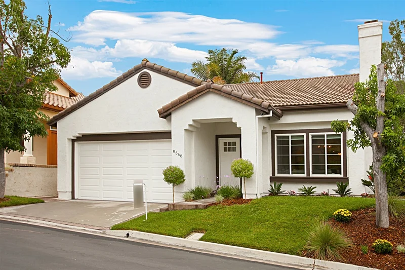 8568 Paseo Ladera, Santee, CA 92071