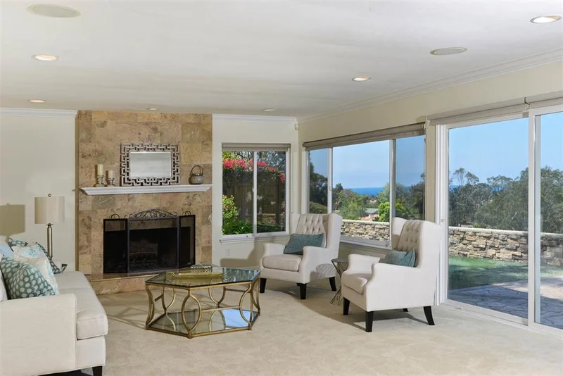 6206 Castejon, La Jolla, CA 92037