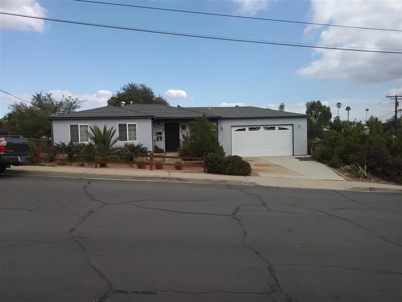 6255 Dixie Dr., La Mesa, CA 91942