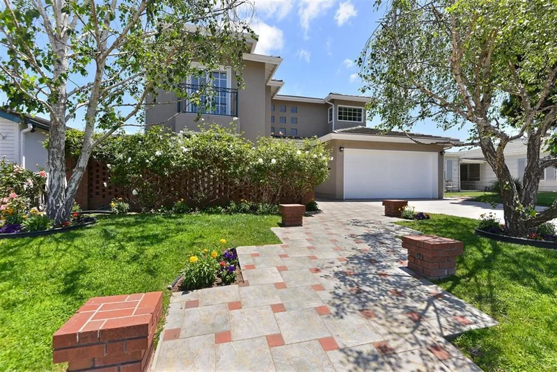 1141 Savoy, San Diego, CA 92107