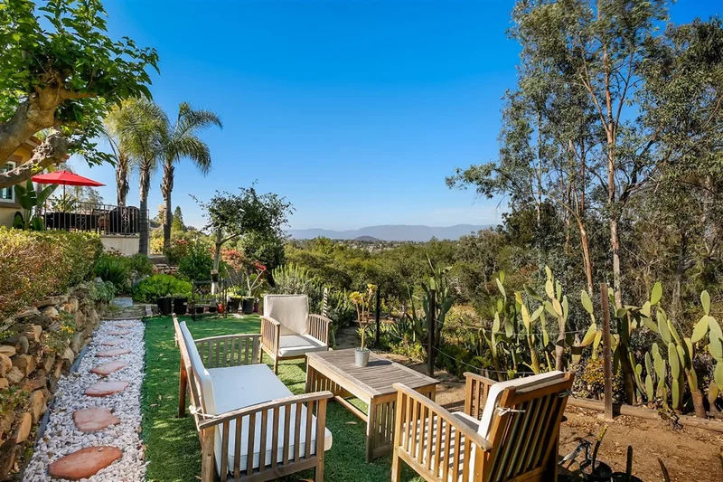 10209 Legend Rock Rd, Escondido, CA 92026