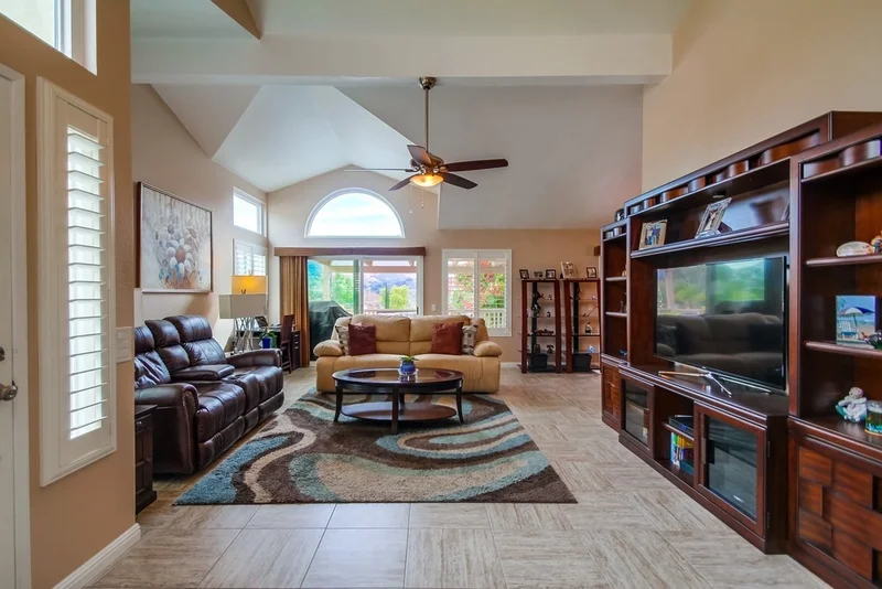 8920 Circle R View Ln, Escondido, CA 92026
