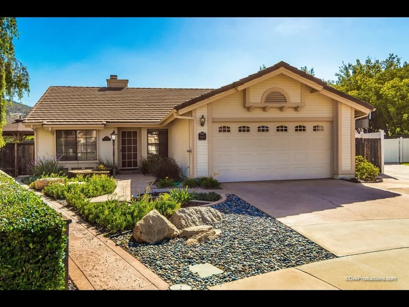 9115 Sinsonte Ln, Lakeside, CA 92040
