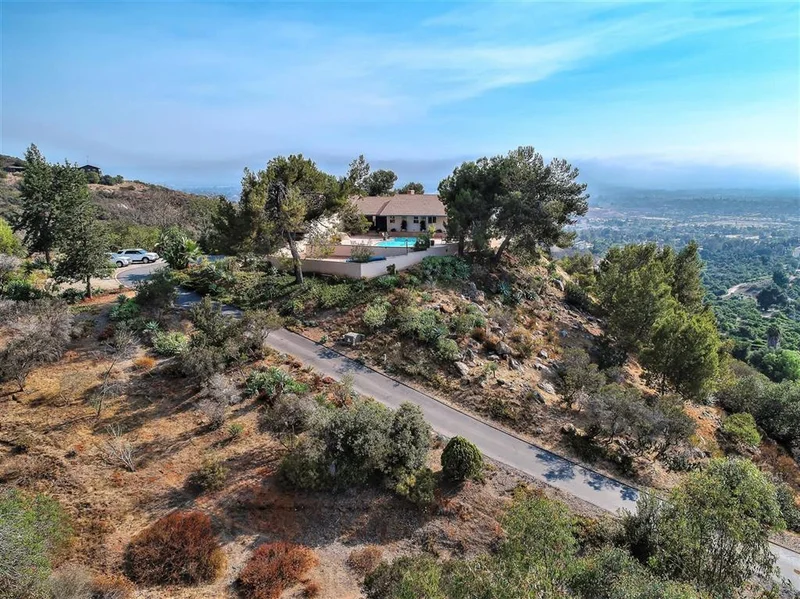 1869 Elevado Rd, Vista, CA 92084