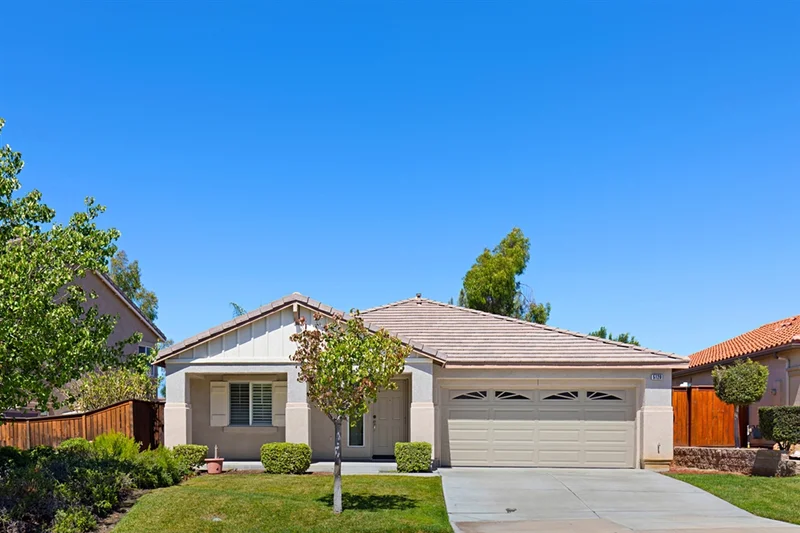 5120 Mendip St, Oceanside, CA 92057