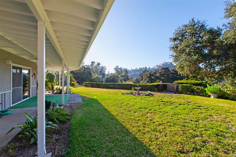 1236 Hillside Dr, Fallbrook, CA 92028