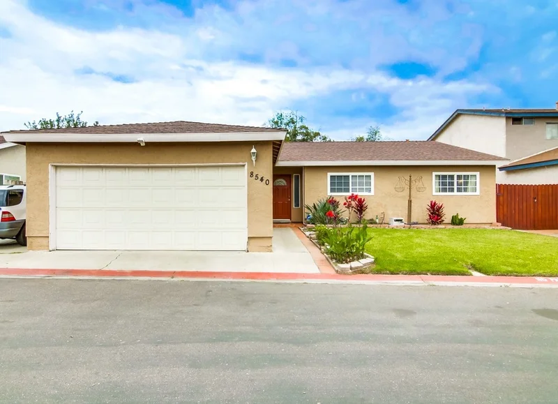 8540 Lake Bluffs Cir, Spring Valley, CA 91977