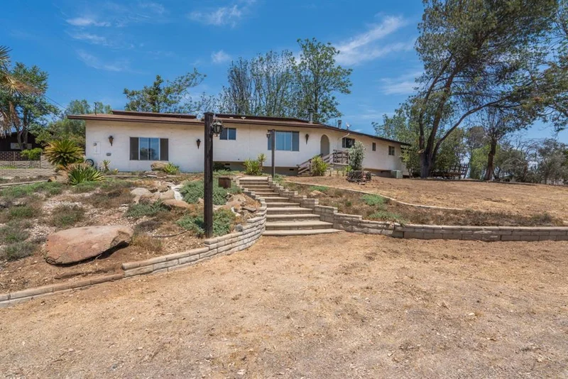 18810 Highland Valley Road, Ramona, CA 92065