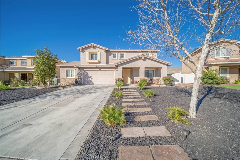 870 Amadova, Perris, CA 92571