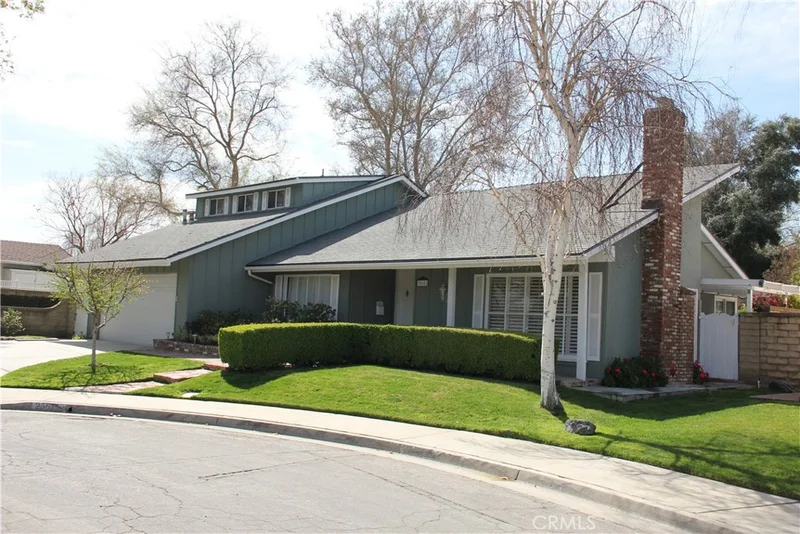 25611 Estoril, Valencia, CA 91355