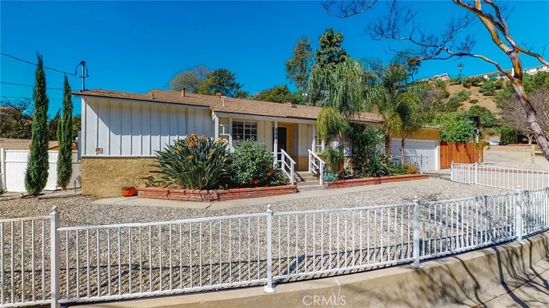 8461 Outland View, Sun Valley, CA 91352