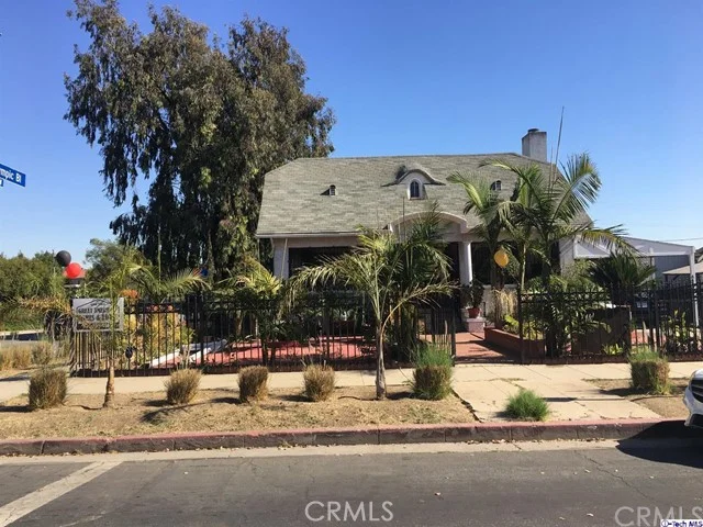 1050 Queen Anne, Los Angeles, CA 90019