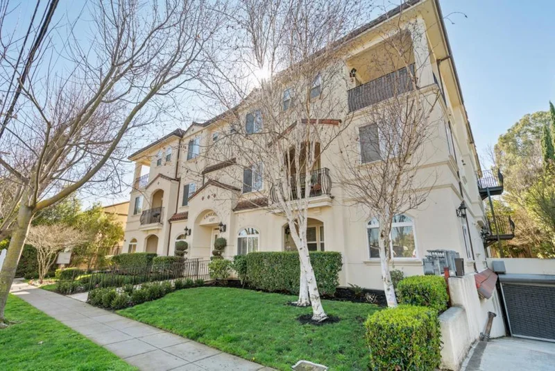 1237 Capuchino #7, Burlingame, CA 94010
