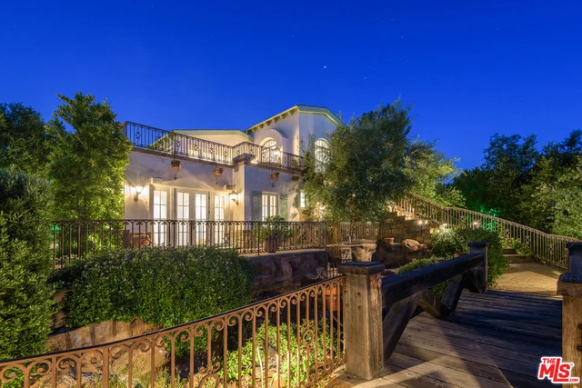 7847 Torreyson, Los Angeles, CA 90046