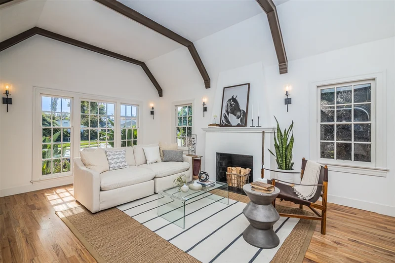 1858 Chatsworth Blvd., San Diego, CA 92107