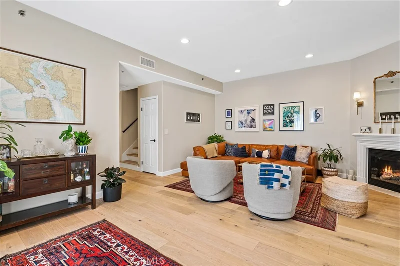 5521 Kester #13, Sherman Oaks, CA 91411
