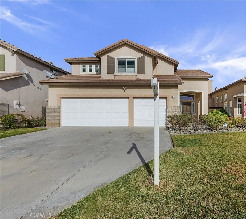 5487 Arena, Fontana, CA 92336