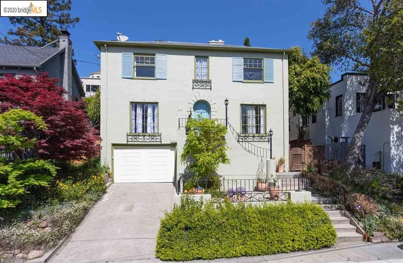 1036 Underhills Rd, Oakland, CA 94610