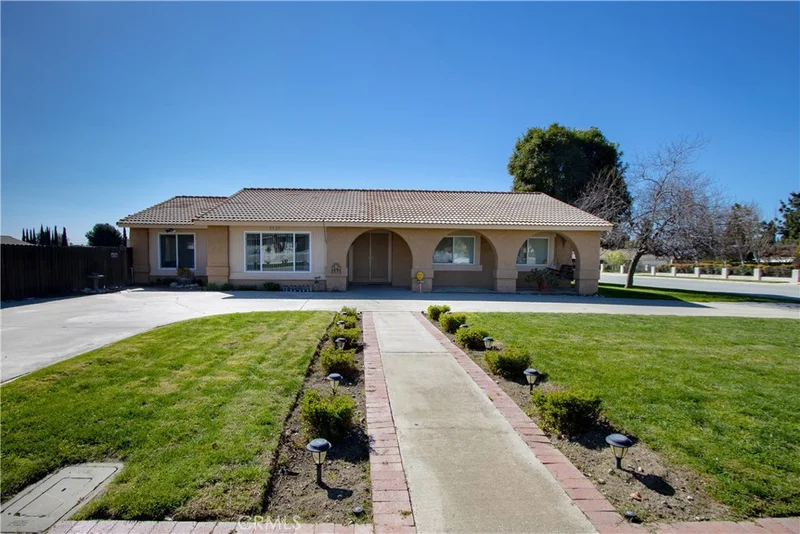 5527 Locust, Chino, CA 91710
