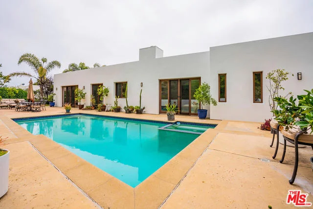 1230 El Hito, Pacific Palisades, CA 90272