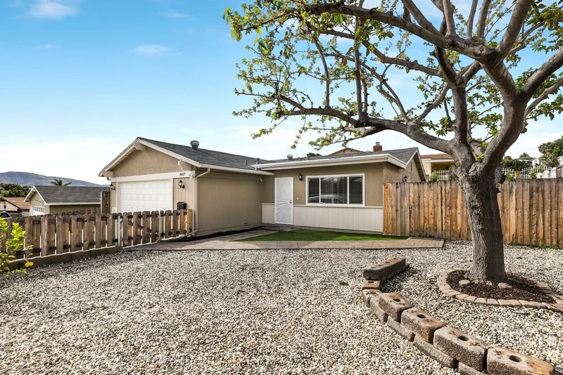 8687 San Vicente St, San Diego, CA 92114