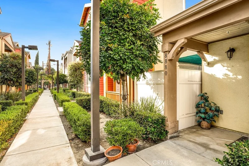 8880 Burnet, North Hills, CA 91343