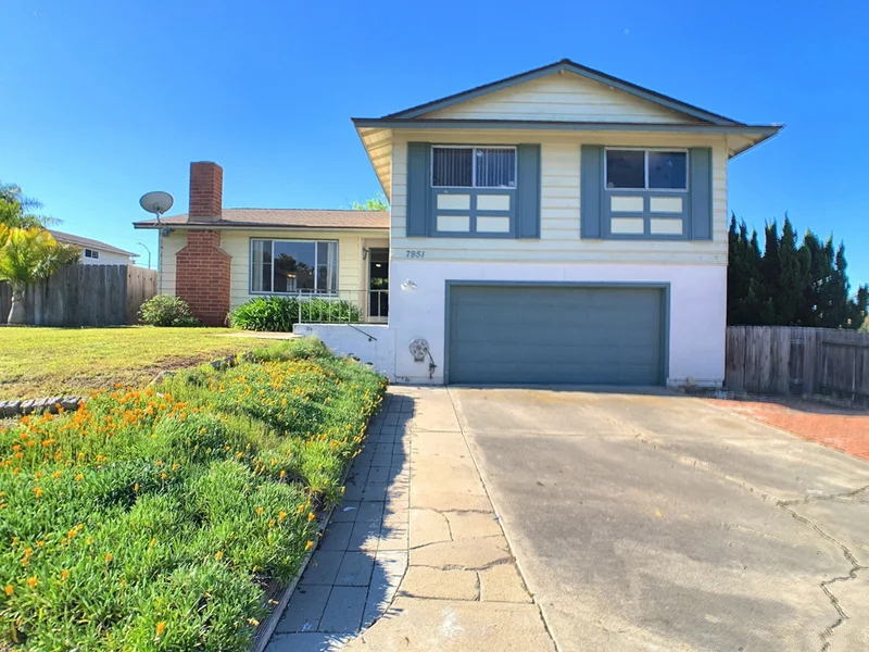 7951 Soper Ln, La Mesa, CA 91942