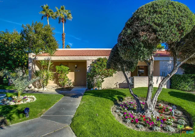 2540 Whitewater Club #A, Palm Springs, CA 92262