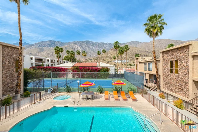 2727 Sierra Madre #5, Palm Springs, CA 92264