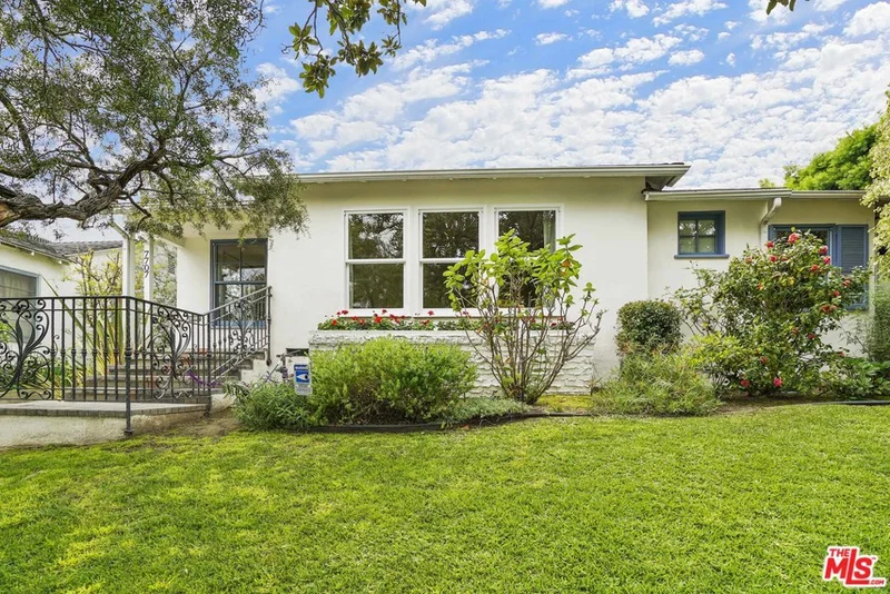 7707 Dunbarton, Los Angeles, CA 90045