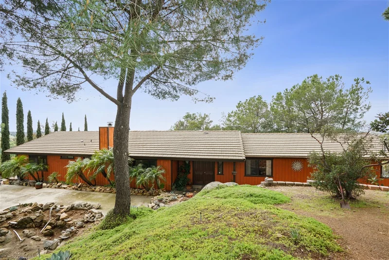 27258 Kiavo Dr, Valley Center, CA 92082