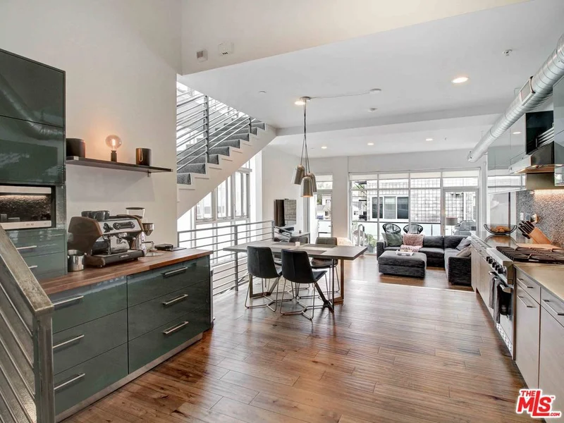 4151 Redwood #301, Los Angeles, CA 90066