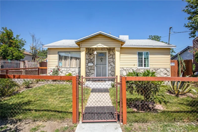 8770 Norris, Sun Valley, CA 91352