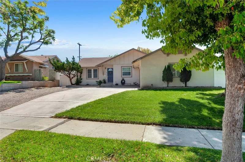 8592 Holly, Riverside, CA 92504