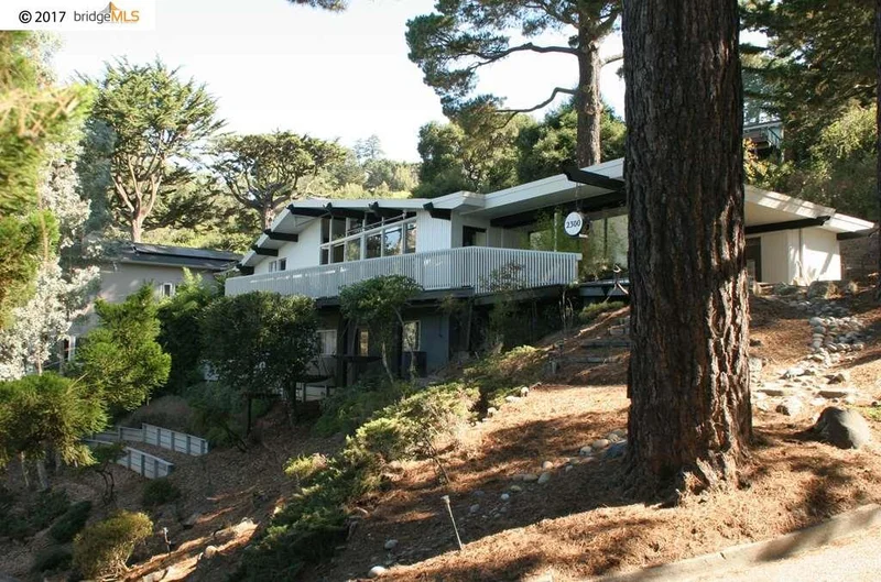 2300 Mastlands Drive, Oakland, CA 94611