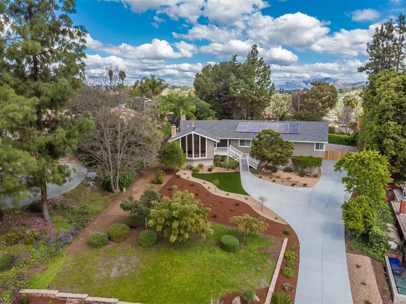 11546 Rolling Hills Dr., El Cajon, CA 92020