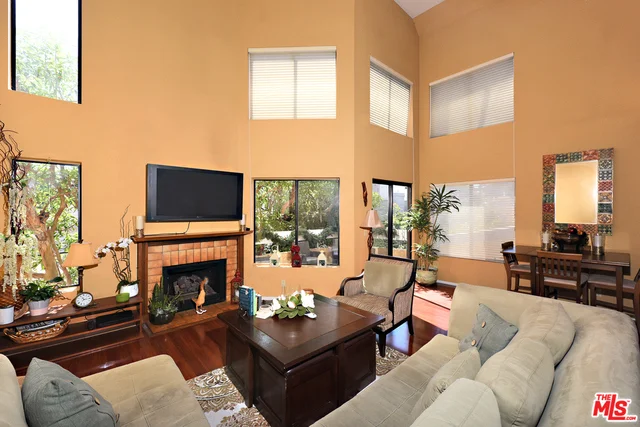 11818 Courtleigh #204, Los Angeles, CA 90066